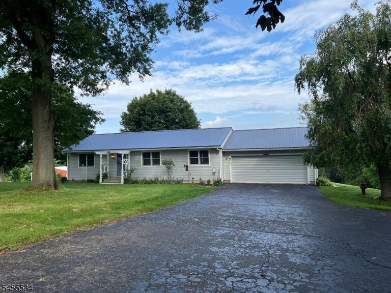 Property listing MLS 4048336 photo 1