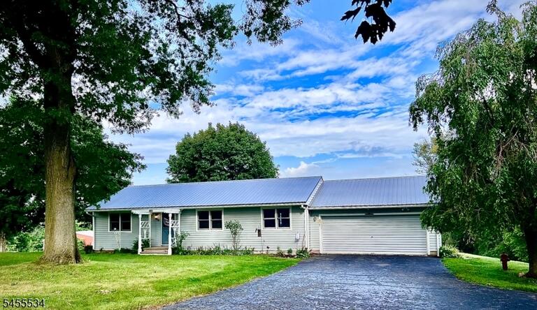 Property listing MLS 4048336 photo 4