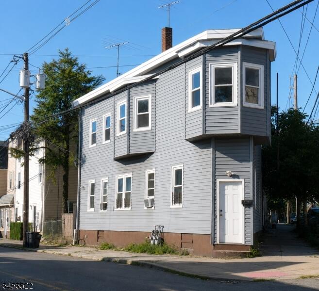 Property listing MLS 4048338 photo 1