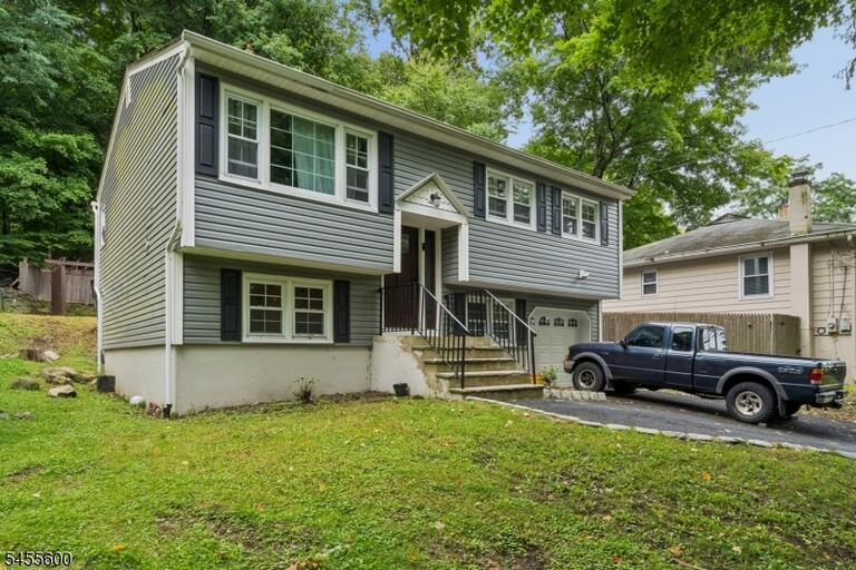 Property listing MLS 4048392 photo 3