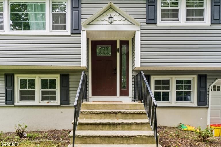 Property listing MLS 4048392 photo 4
