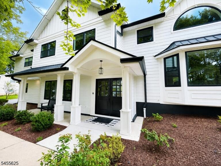 Property listing MLS 4048399 photo 4