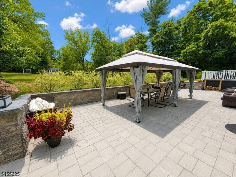 Property listing MLS 4048399 photo 7