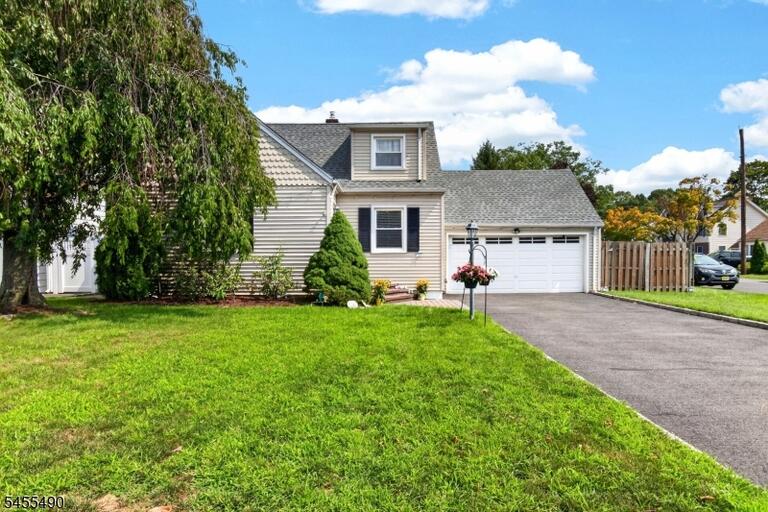Property listing MLS 4048402 photo 1