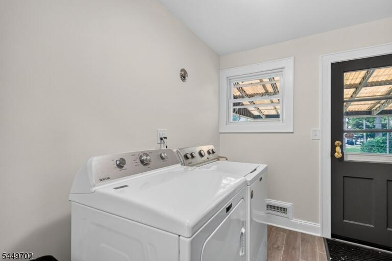 Property listing MLS 4048408 photo 31