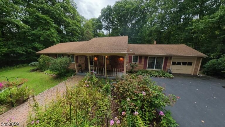 Property listing MLS 4048414 photo 1