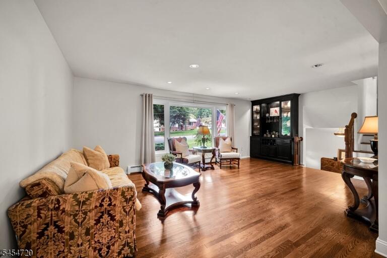 Property listing MLS 4048417 photo 15