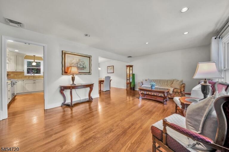 Property listing MLS 4048417 photo 16