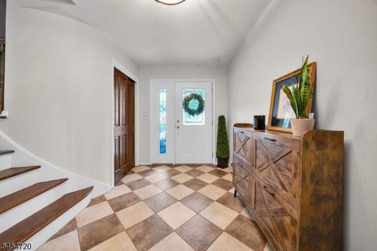 Property listing MLS 4048417 photo 2