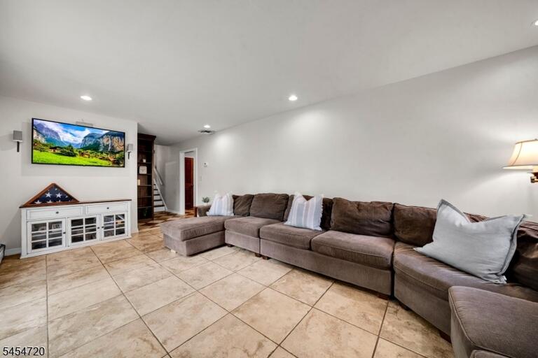 Property listing MLS 4048417 photo 22