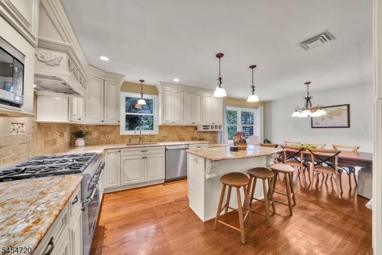 Property listing MLS 4048417 photo 8