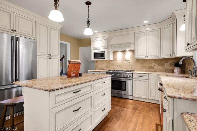 Property listing MLS 4048417 photo 9