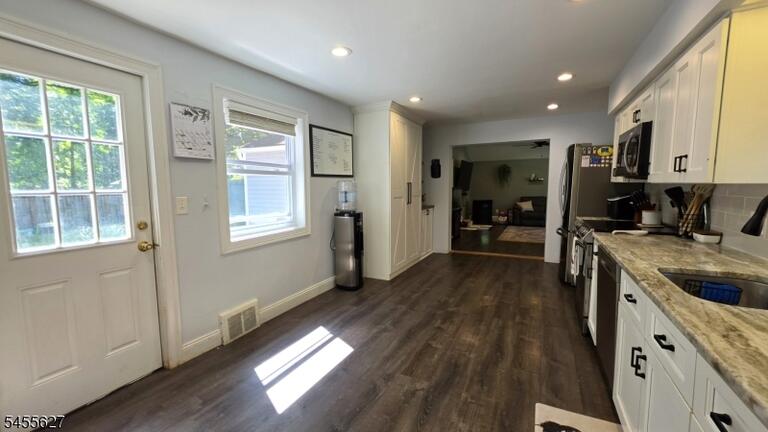 Property listing MLS 4048420 photo 17