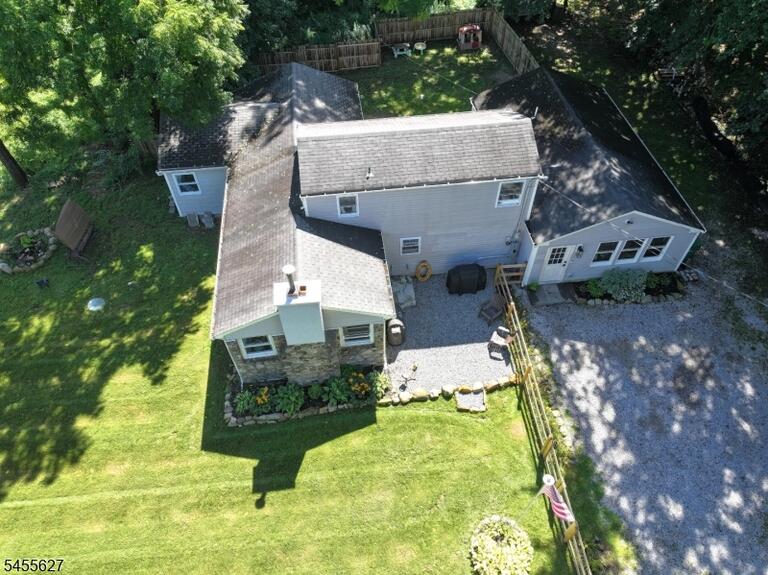 Property listing MLS 4048420 photo 2