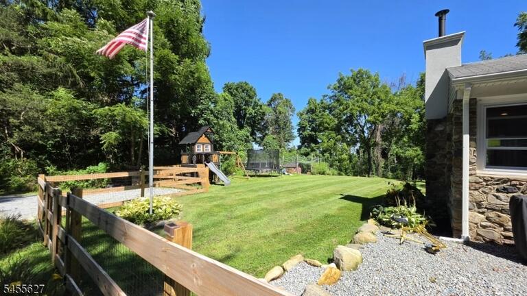 Property listing MLS 4048420 photo 4