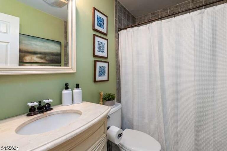Property listing MLS 4048424 photo 25