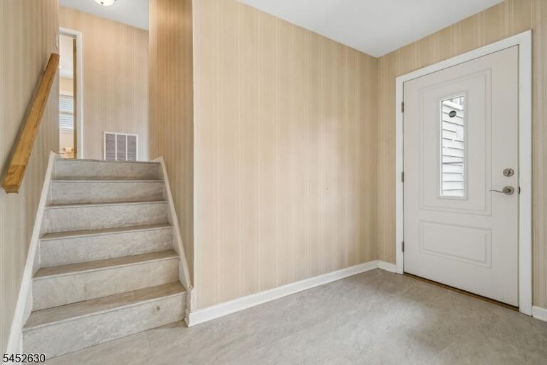 Property listing MLS 4048455 photo 2