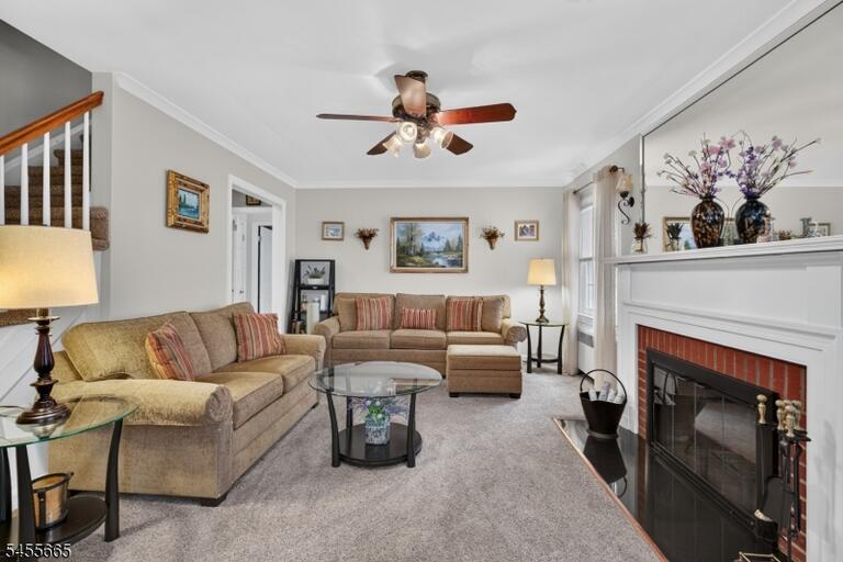 Property listing MLS 4048457 photo 3