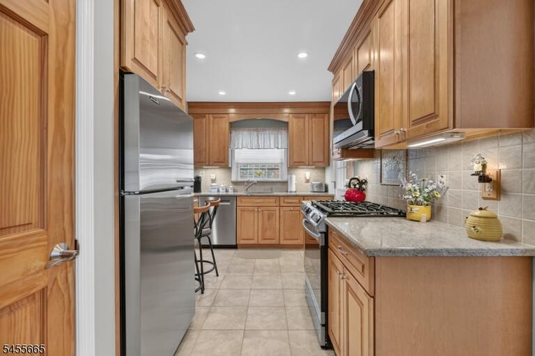 Property listing MLS 4048457 photo 9