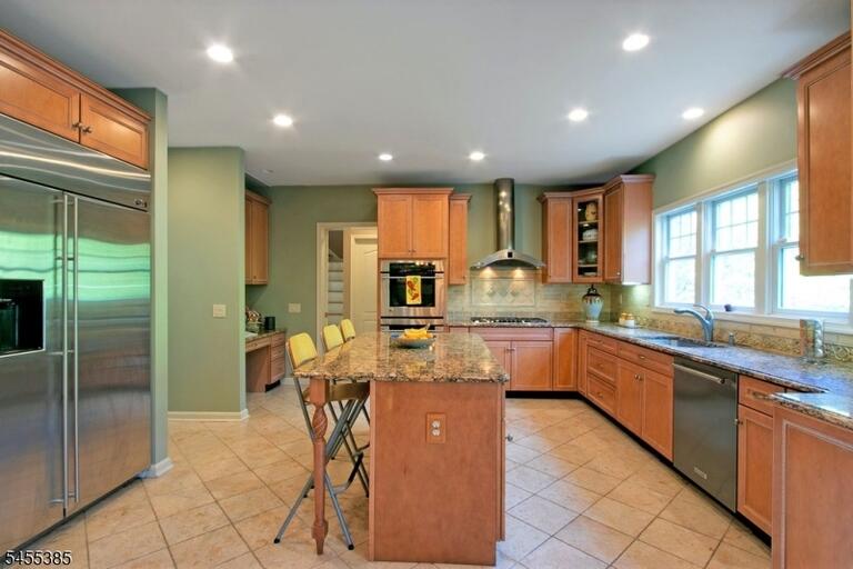 Property listing MLS 4048483 photo 18