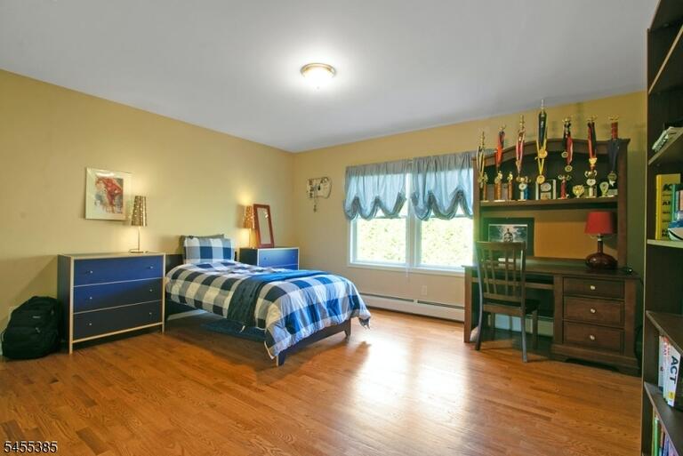 Property listing MLS 4048483 photo 32