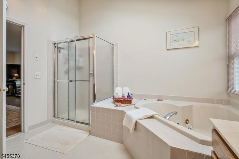 Property listing MLS 4048503 photo 23