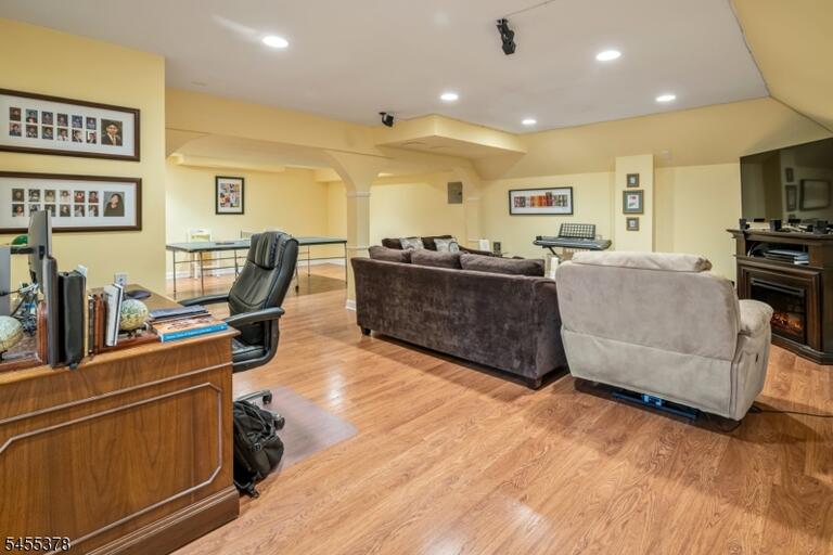 Property listing MLS 4048503 photo 29