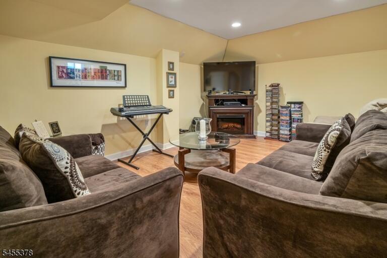 Property listing MLS 4048503 photo 31