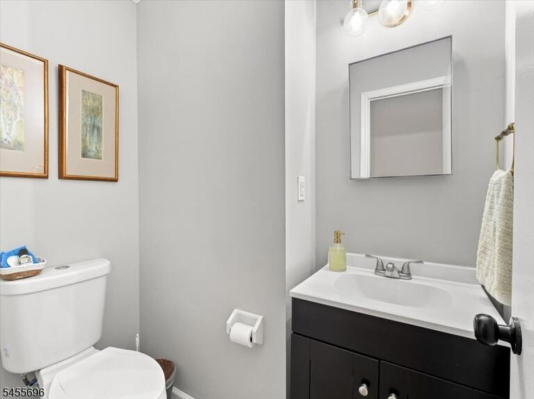 Property listing MLS 4048505 photo 10