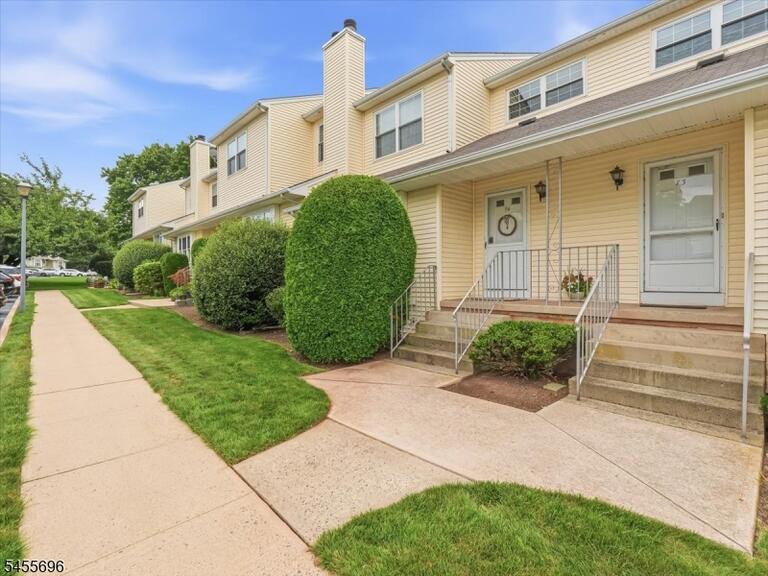 Property listing MLS 4048505 photo 2