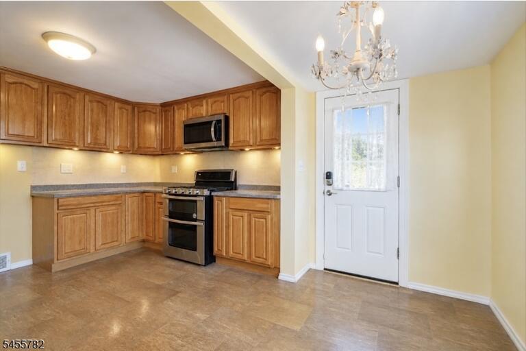 Property listing MLS 4048533 photo 12