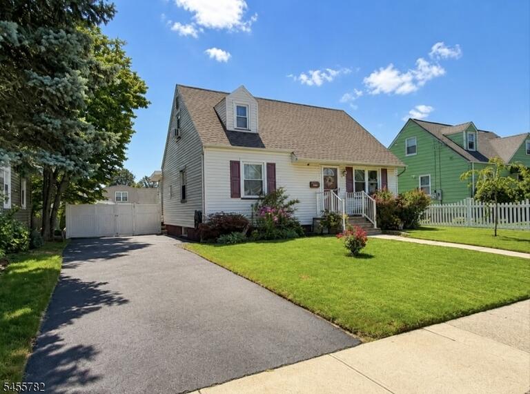 Property listing MLS 4048533 photo 2