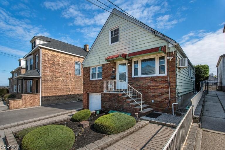 Property listing MLS 4048535 photo 1
