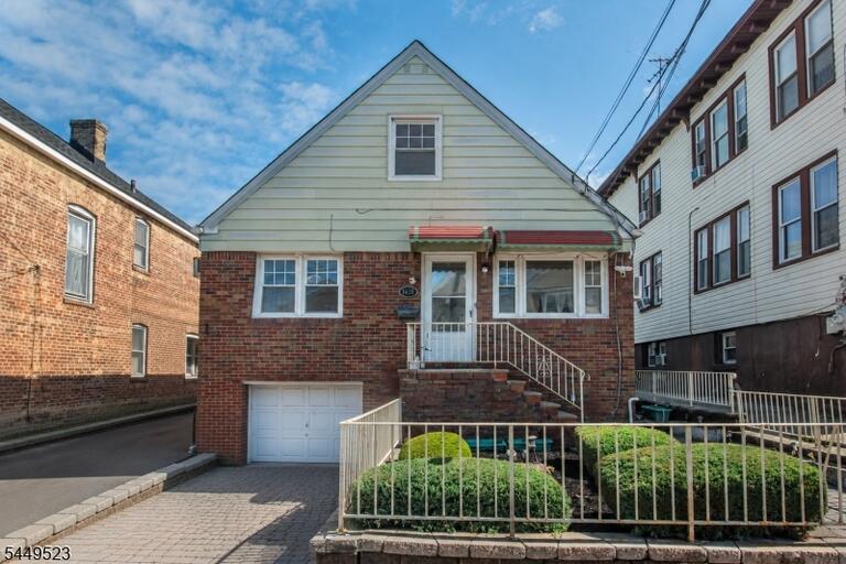 Property listing MLS 4048535 photo 3