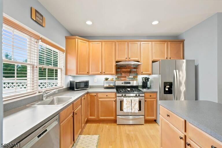 Property listing MLS 4048545 photo 5