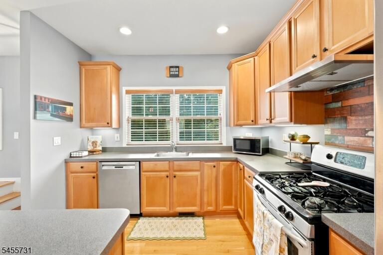Property listing MLS 4048545 photo 9