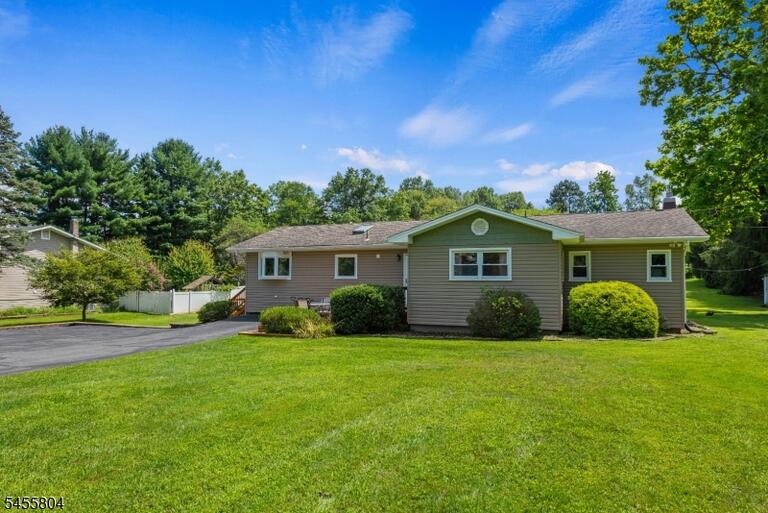 Property listing MLS 4048547 photo 1