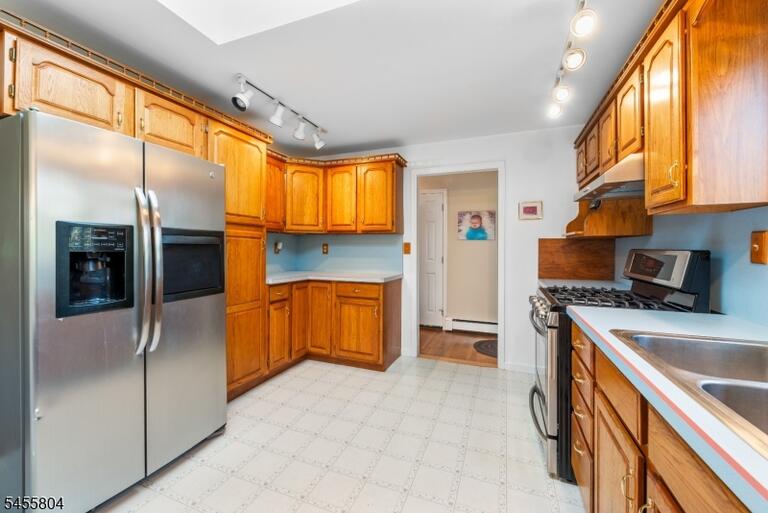 Property listing MLS 4048547 photo 6