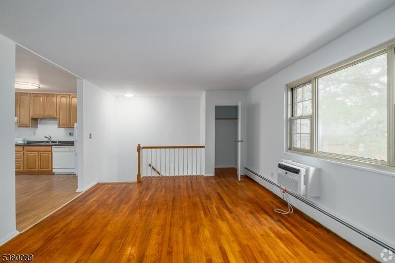 Property listing MLS 4048557 photo 2