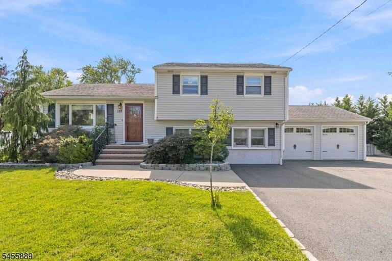 Property listing MLS 4048587 photo 1