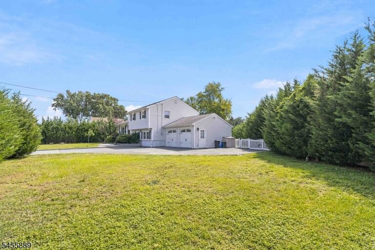 Property listing MLS 4048587 photo 3