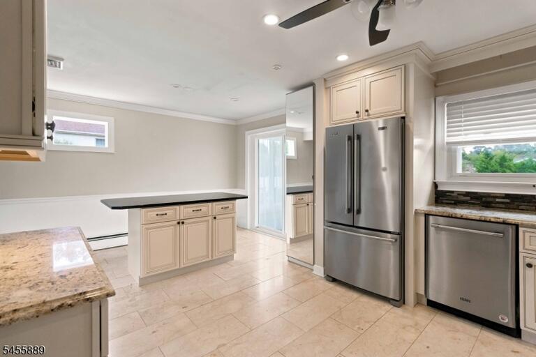 Property listing MLS 4048587 photo 9