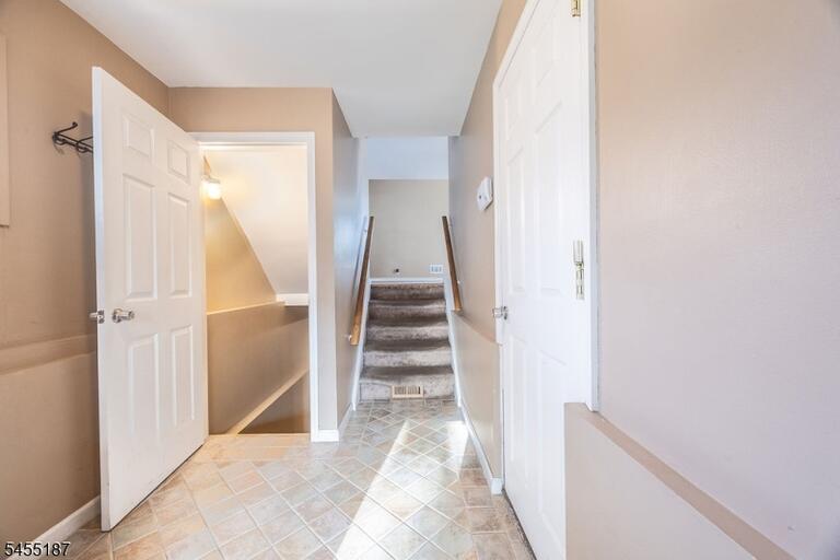 Property listing MLS 4048588 photo 2