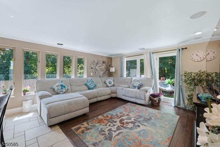 Property listing MLS 4048597 photo 3
