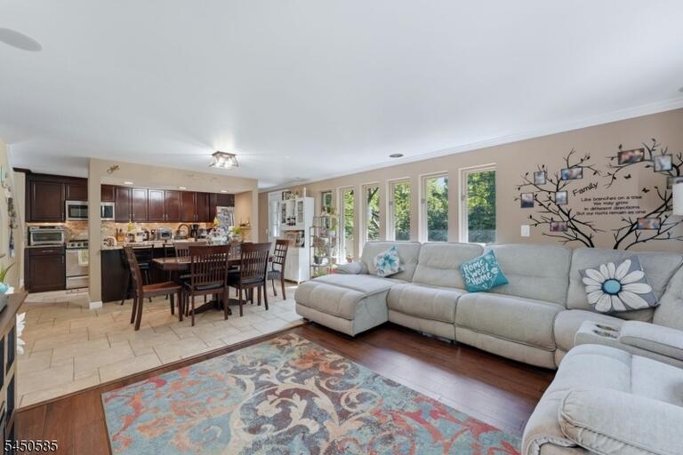 Property listing MLS 4048597 photo 5