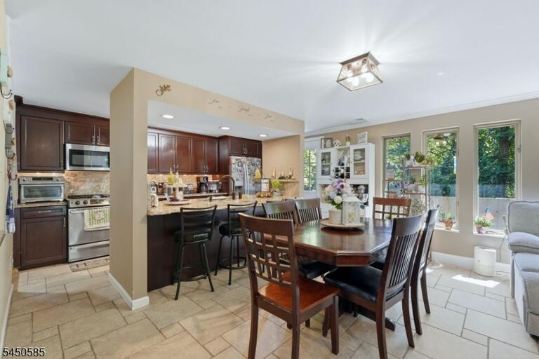 Property listing MLS 4048597 photo 6