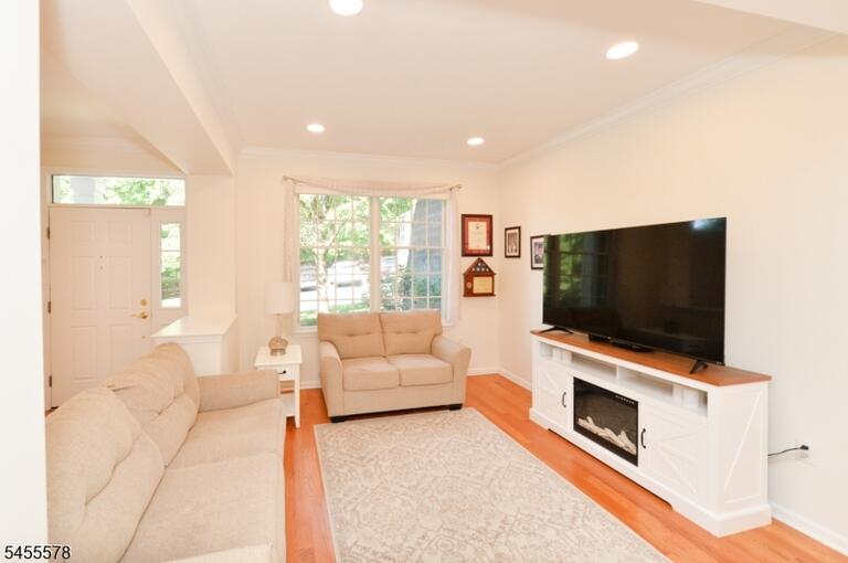Property listing MLS 4048617 photo 5