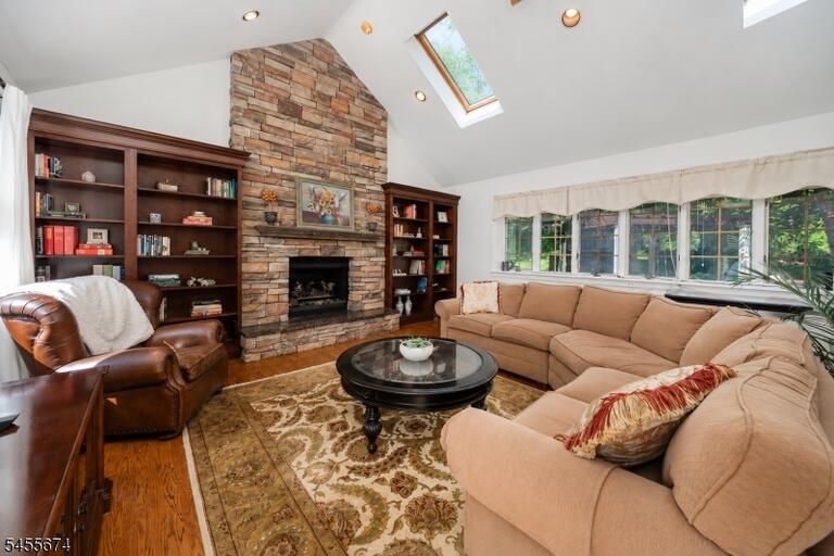 Property listing MLS 4048624 photo 5