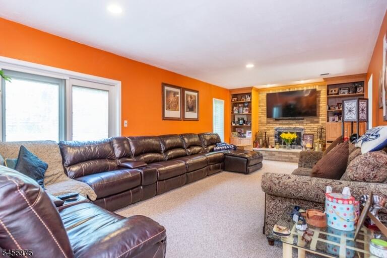 Property listing MLS 4048627 photo 3