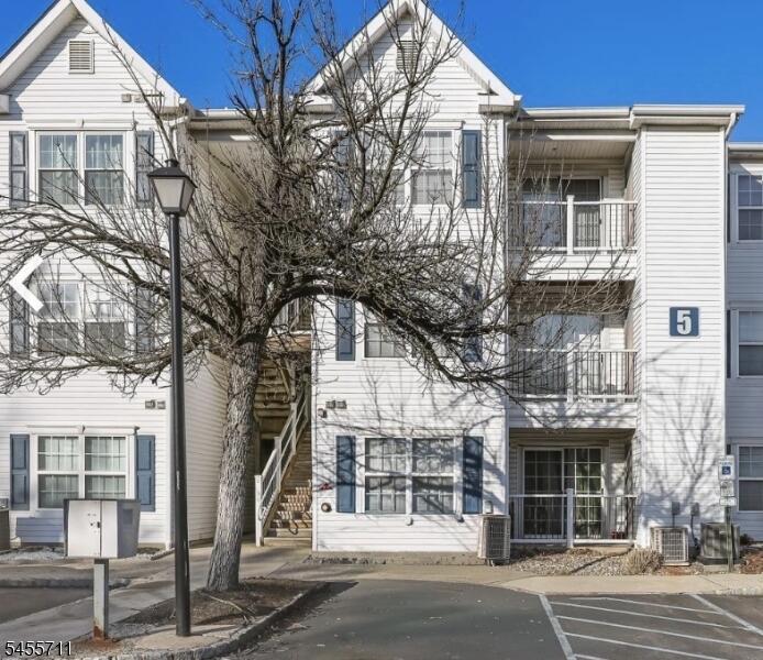 Property listing MLS 4048640 photo 1